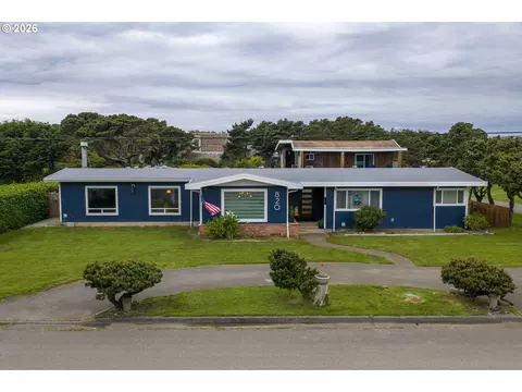 820 Jackson Ave SW, Bandon, OR 97411