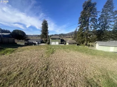 N Alder, Coquille, OR 97423