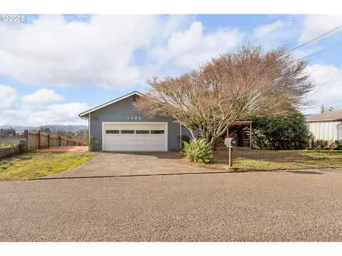 1385 N Henry St, Coquille, OR 97423