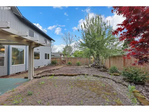 Exterior - 3240 Cindy St, Eugene, OR 97404 photo 5 of 7