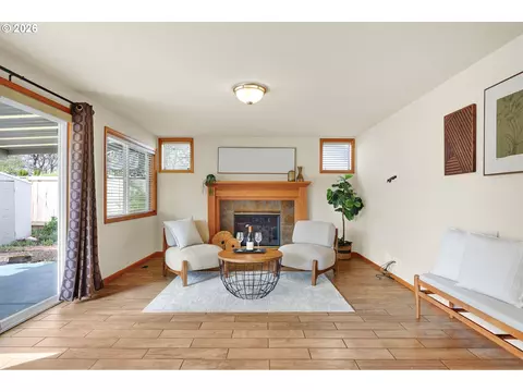 Living - 3240 Cindy St, Eugene, OR 97404 photo 5 of 5