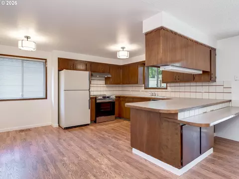 Kitchen - 1230 SE 214th Ave, Gresham, OR 97030 photo 1 of 4