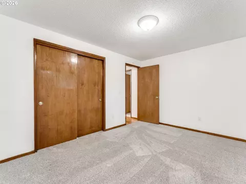Bedroom - 1230 SE 214th Ave, Gresham, OR 97030 photo 4 of 5