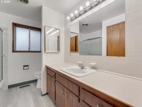 Bath - 1230 SE 214th Ave, Gresham, OR 97030 photo 1 of 3