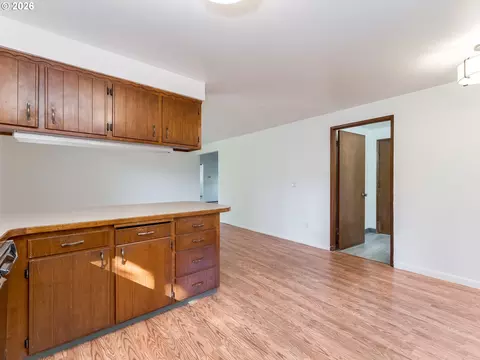 Kitchen - 1230 SE 214th Ave, Gresham, OR 97030 photo 4 of 4