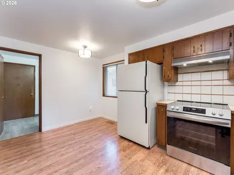 Kitchen - 1230 SE 214th Ave, Gresham, OR 97030 photo 2 of 4