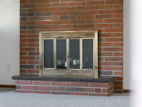 Living - 1230 SE 214th Ave, Gresham, OR 97030 photo 4 of 6