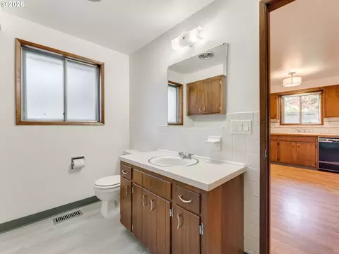 Bath - 1230 SE 214th Ave, Gresham, OR 97030 photo 3 of 3