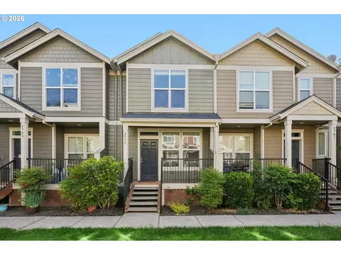2777 SE Nicklaus Ct, Hillsboro, OR 97123
