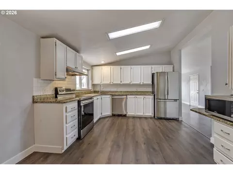 Kitchen - 1949 SE Palmquist Rd #64, Gresham, OR 97080 photo 2 of 4