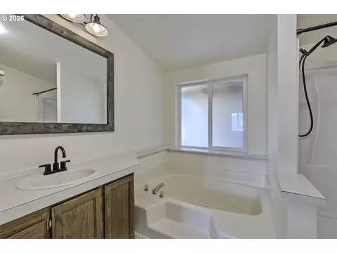 Bath - 1949 SE Palmquist Rd #64, Gresham, OR 97080 photo 1 of 3