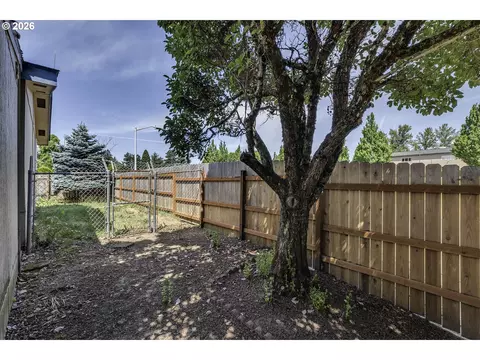 Exterior - 1949 SE Palmquist Rd #64, Gresham, OR 97080 photo 4 of 5