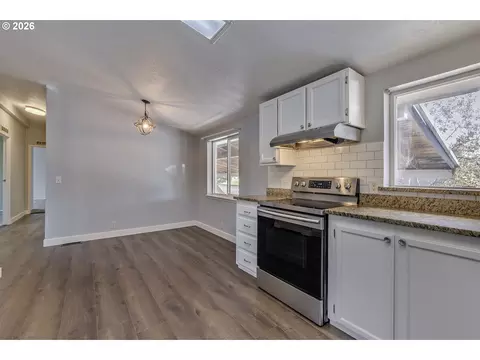 Kitchen - 1949 SE Palmquist Rd #64, Gresham, OR 97080 photo 3 of 4