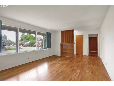 Living - 526 Archie St, Eugene, OR 97402 photo 3 of 4