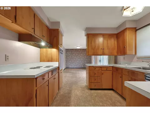 Kitchen - 526 Archie St, Eugene, OR 97402 photo 10 of 10