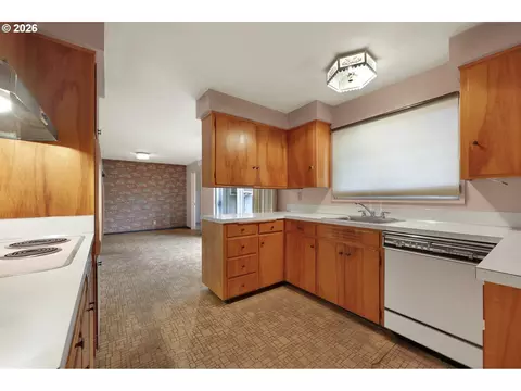 Kitchen - 526 Archie St, Eugene, OR 97402 photo 7 of 10