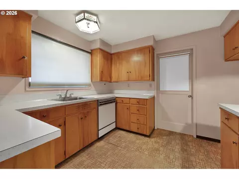Kitchen - 526 Archie St, Eugene, OR 97402 photo 9 of 10