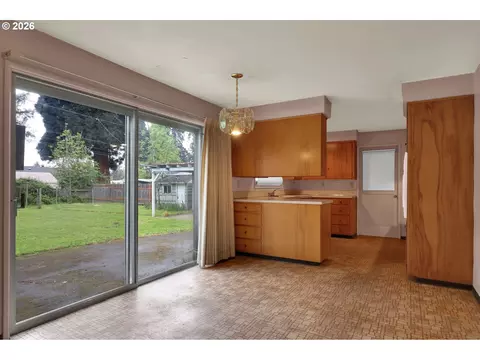 Kitchen - 526 Archie St, Eugene, OR 97402 photo 2 of 10
