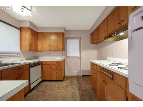 Kitchen - 526 Archie St, Eugene, OR 97402 photo 1 of 10
