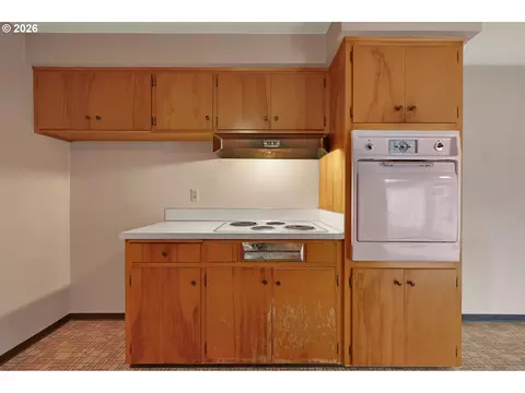 Kitchen - 526 Archie St, Eugene, OR 97402 photo 6 of 10