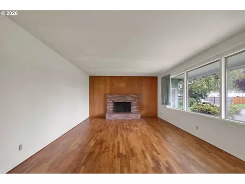 Living - 526 Archie St, Eugene, OR 97402 photo 1 of 4