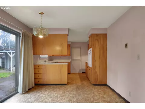 Kitchen - 526 Archie St, Eugene, OR 97402 photo 4 of 10