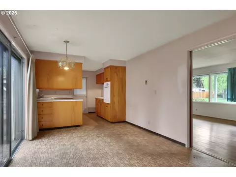 Kitchen - 526 Archie St, Eugene, OR 97402 photo 3 of 10
