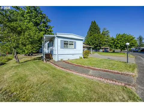 77500 S 6th St #C19, Cottage Grove, OR 97424