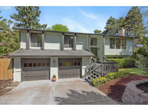 11895 SW Robbins Dr, Beaverton, OR 97008