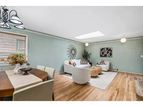 Living - 2536 Wood Ave, Eugene, OR 97402 photo 1 of 3