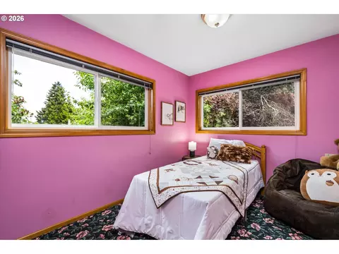 Bedroom - 2536 Wood Ave, Eugene, OR 97402 photo 4 of 4
