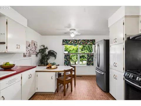 Kitchen - 2536 Wood Ave, Eugene, OR 97402 photo 1 of 4