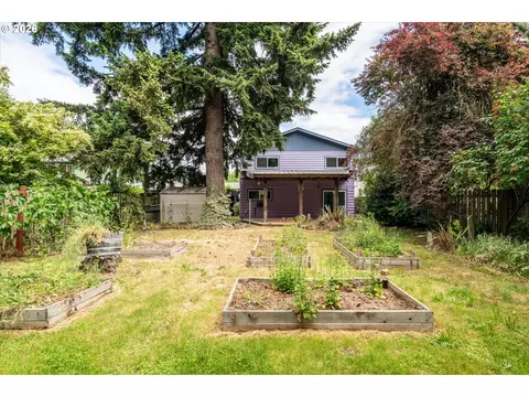 Exterior - 2536 Wood Ave, Eugene, OR 97402 photo 6 of 9