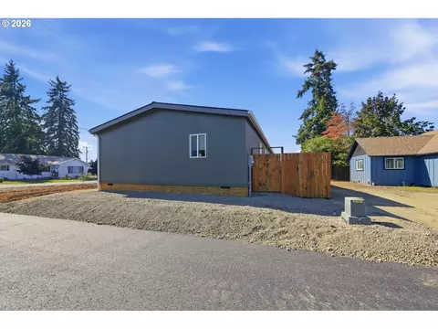 Exterior - 4914 E St, Springfield, OR 97478 photo 6 of 6