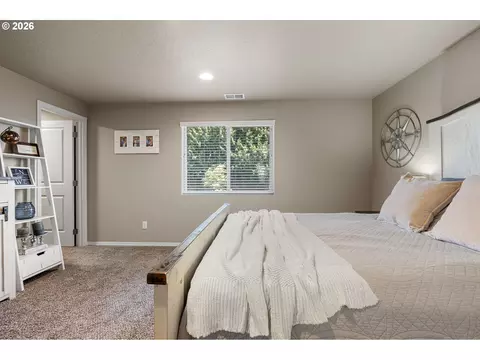 Bedroom - 1911 S 59th St, Springfield, OR 97478 photo 4 of 7