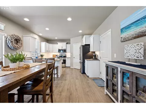 Dining - 1911 S 59th St, Springfield, OR 97478 photo 1 of 4
