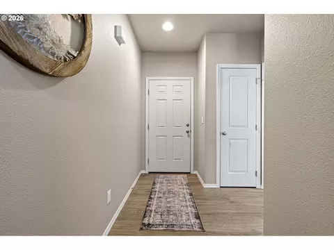 Entry Way - 1911 S 59th St, Springfield, OR 97478 photo 1 of 3
