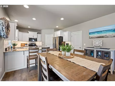 Dining - 1911 S 59th St, Springfield, OR 97478 photo 3 of 4
