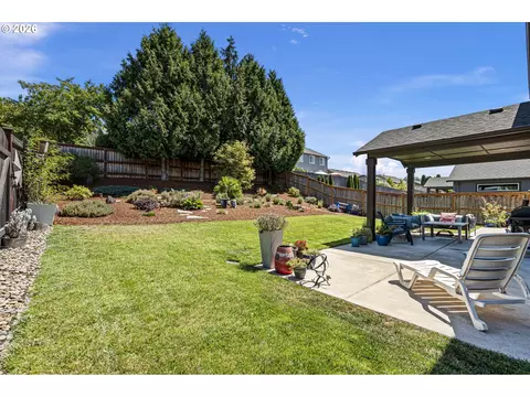 Exterior - 1911 S 59th St, Springfield, OR 97478 photo 6 of 9