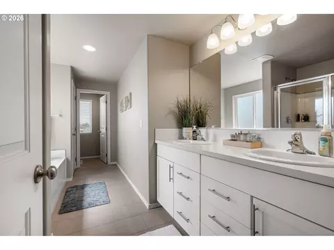 Bath - 1911 S 59th St, Springfield, OR 97478 photo 3 of 6