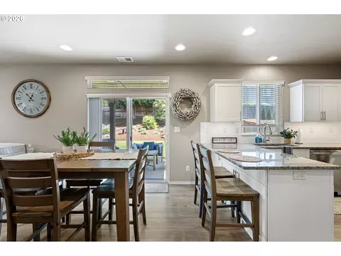 Kitchen - 1911 S 59th St, Springfield, OR 97478 photo 2 of 5