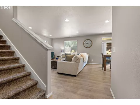 Entry Way - 1911 S 59th St, Springfield, OR 97478 photo 2 of 3