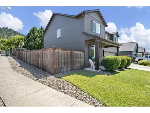 Exterior - 1911 S 59th St, Springfield, OR 97478 photo 8 of 9