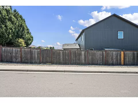 Exterior - 1911 S 59th St, Springfield, OR 97478 photo 9 of 9