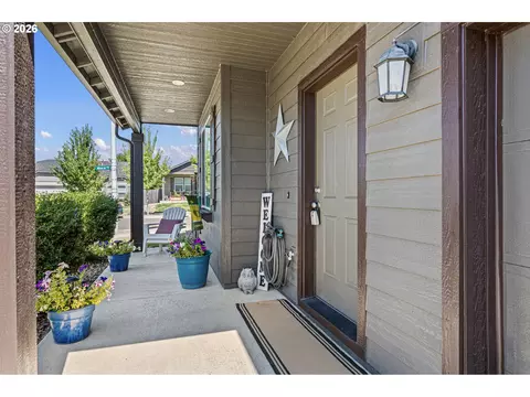Exterior - 1911 S 59th St, Springfield, OR 97478 photo 3 of 9