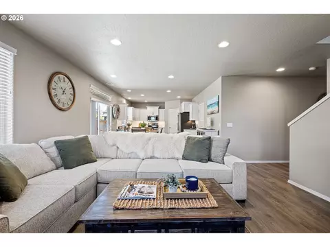 Living - 1911 S 59th St, Springfield, OR 97478 photo 5 of 5