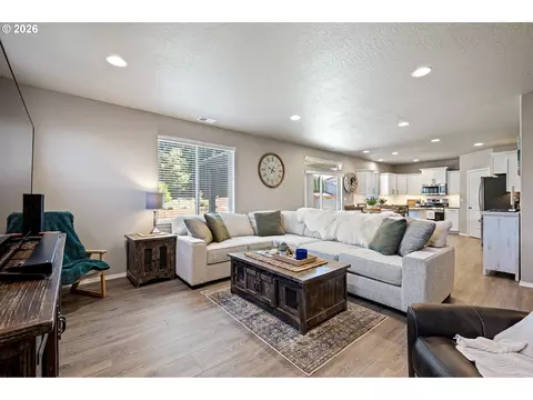 Living - 1911 S 59th St, Springfield, OR 97478 photo 1 of 5