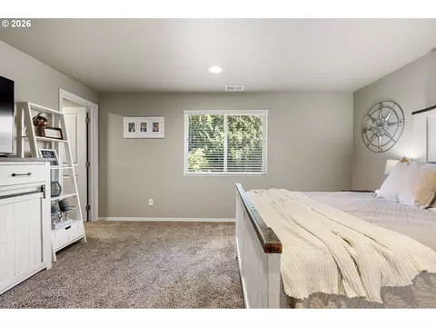 Bedroom - 1911 S 59th St, Springfield, OR 97478 photo 2 of 7