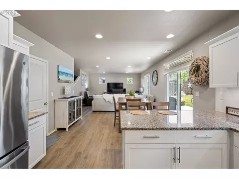Kitchen - 1911 S 59th St, Springfield, OR 97478 photo 5 of 5