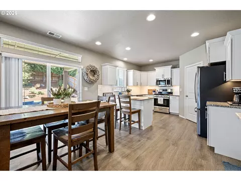 Kitchen - 1911 S 59th St, Springfield, OR 97478 photo 1 of 5